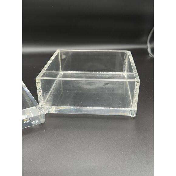 1970'S HEAVY LUCITE FACETED LIDDED BOX Square 7x7x5.5” w/ Removable dividers - Picture 6 of 14